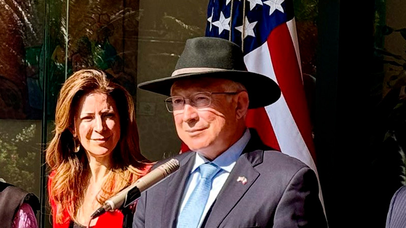 "Hay mucho trabajo" dice Ken Salazar tras deportación de Osiel Cárdenas Guillén a México 