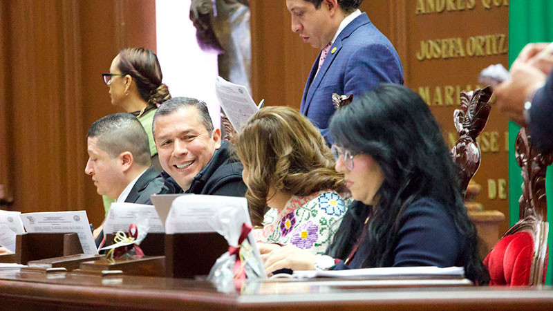 Ifigenia Martínez con letras doradas en el Congreso de Michoacán: JC Barragán  