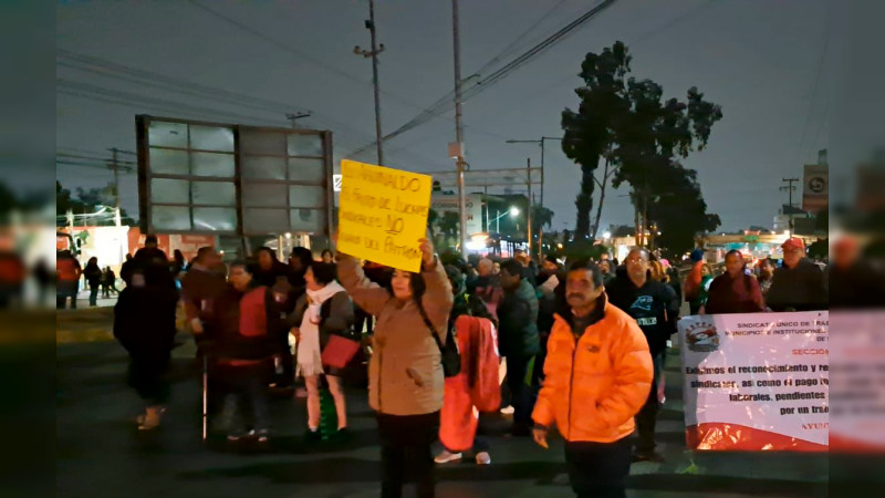 Sindicalizados bloquean principales vías de Ecatepec 