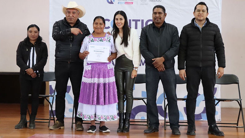 Capacita ST a 100 mujeres amealcenses para el autoempleo en Querétaro 