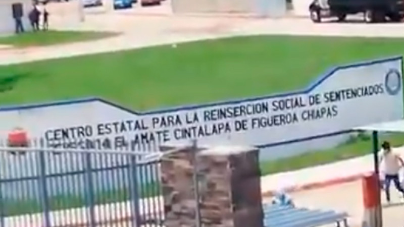 Ingresan a 4 mandos policiacos y 42 oficiales a penal El Amate, en Chiapas 