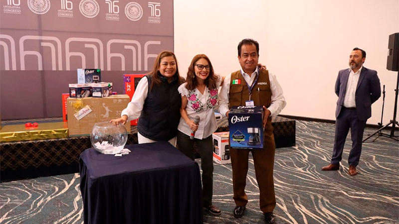 Congreso de Michoacán reconoce a periodistas por su labor en la 76 Legislatura 