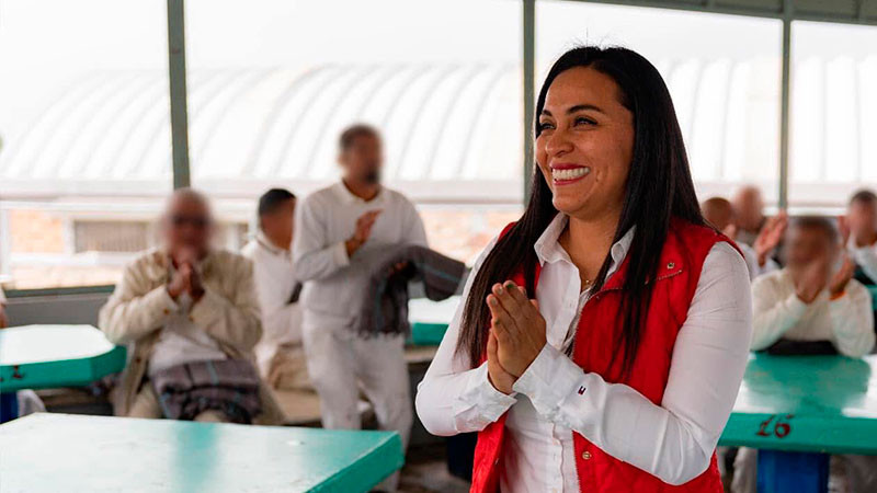 Comparte Mary Carmen Bernal  mensaje navideño con internos del Cereso 