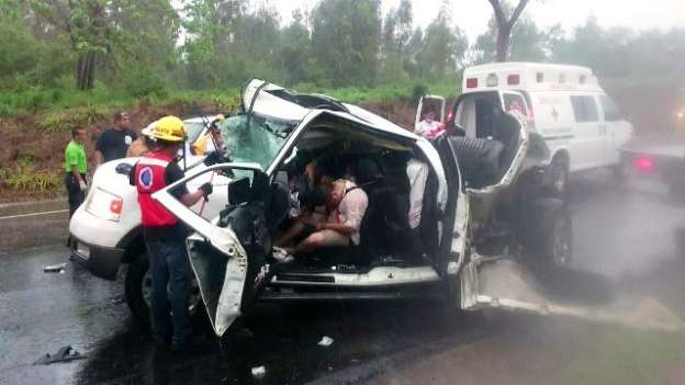 Mueren cuatro jóvenes sobre la autopista siglo XXI, en Michoacán - Foto 0 