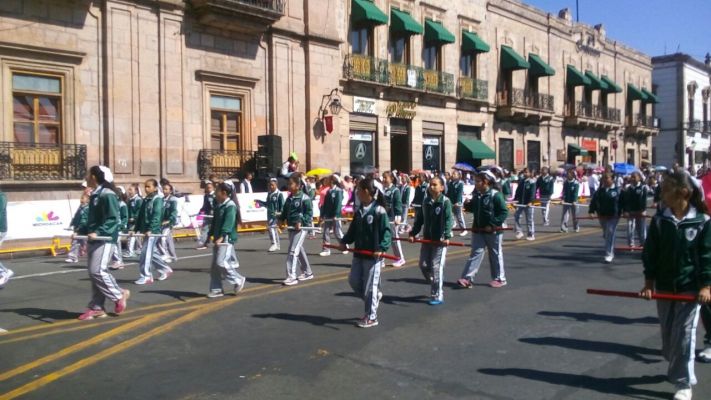 Inicia desfile cívico-deportivo por el CVI Aniversario de la Revolución Mexicana en Morelia  - Foto 4 