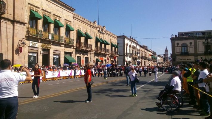 Inicia desfile cívico-deportivo por el CVI Aniversario de la Revolución Mexicana en Morelia  - Foto 5 