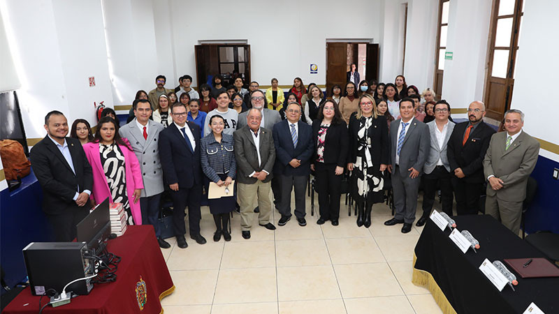 Licenciatura en Lengua y Literaturas Hispánicas reafirma su calidad educativa al obtener reacreditación 