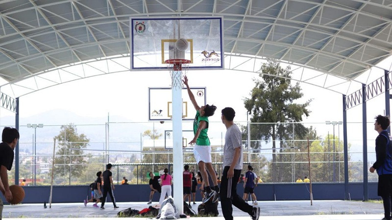 Yarabí Ávila le da un nuevo rostro a la infraestructura deportiva al construir nuevas techumbres en la UMSNH 