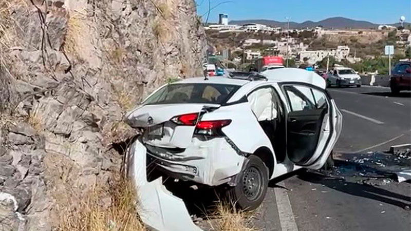 Se registra aparatoso choque por alcance en el Fray Junípero Serra en Querétaro 