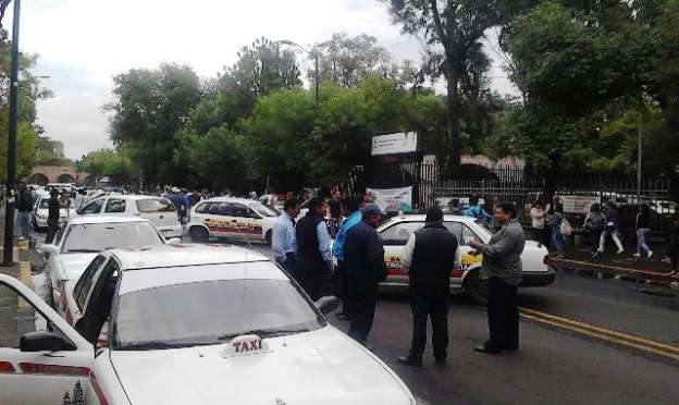 Triple manifestación bloquea Ventura Puente y Acueducto en Morelia - Foto 0 