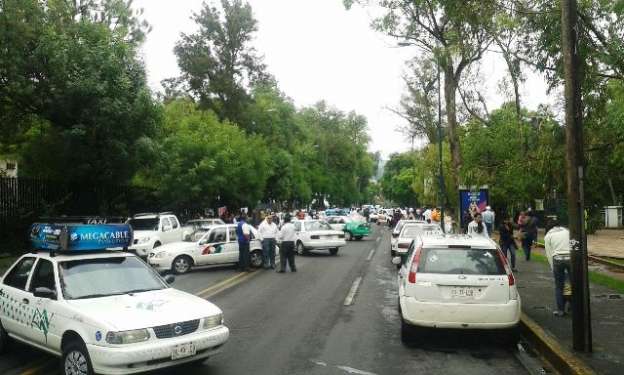 Triple manifestación bloquea Ventura Puente y Acueducto en Morelia - Foto 2 