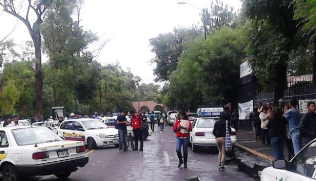 Triple manifestación bloquea Ventura Puente y Acueducto en Morelia - Foto 3 