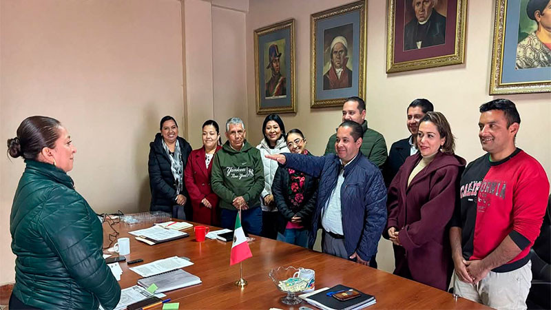 Refuerza Quiroga la transparencia con la toma de protesta del nuevo contralor municipal 