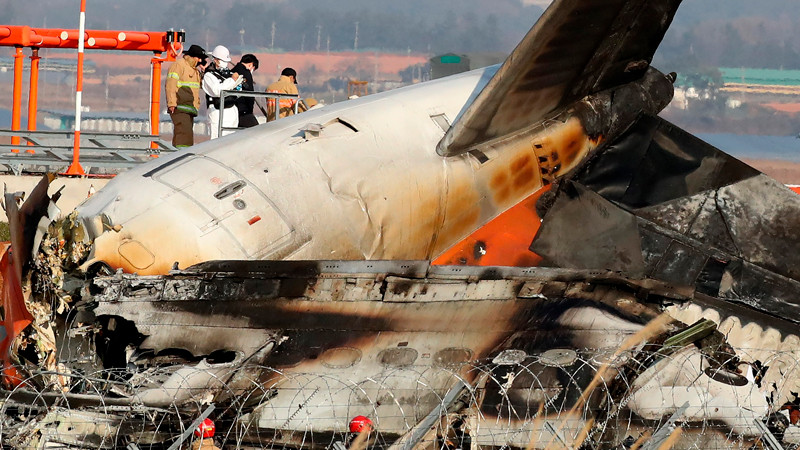 Tras incidente aéreo que dejó 179 muertos, policía surcoreana registra aeropuerto y oficinas de Jeju Air 