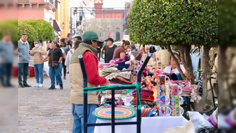 Comerciantes estarán en las calles de Querétaro hasta el 6 de enero: Felifer Macías