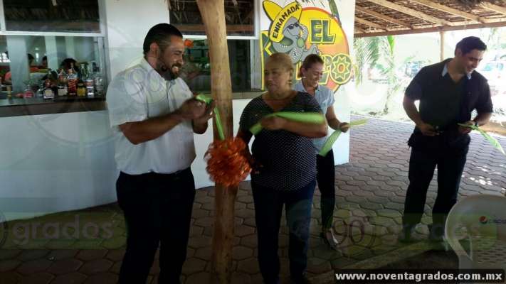 Entregan la primera enramada remodelada por gobierno y empresarios, en Lázaro Cárdenas, Michoacán - Foto 1 
