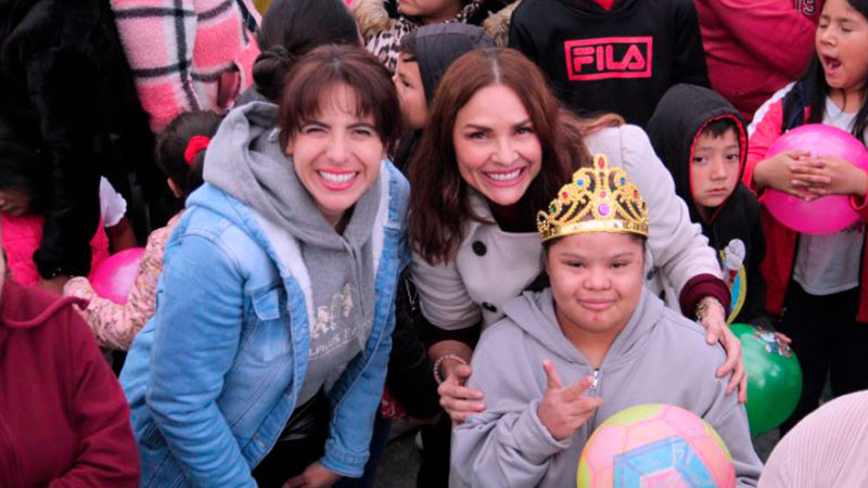 Nalleli Pedraza lleva alegría a niñas y niños de Trincheras, Michoacán  