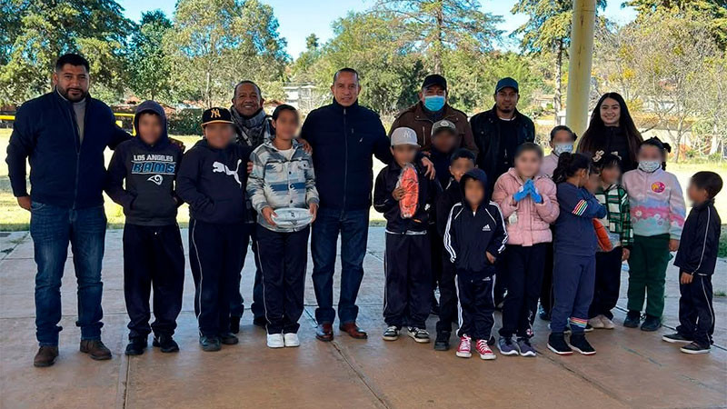 Ayuntamiento de Morelos continúa con la entrega de apoyos al sector educativo: Julio César Conejo 