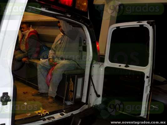 Lesionados funcionarios de Salvador Escalante , Michoacán, tras volcar; se presume iban ebrios - Foto 1 