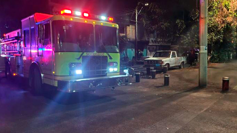 Incendio consume casa en Morelia, Michoacán 