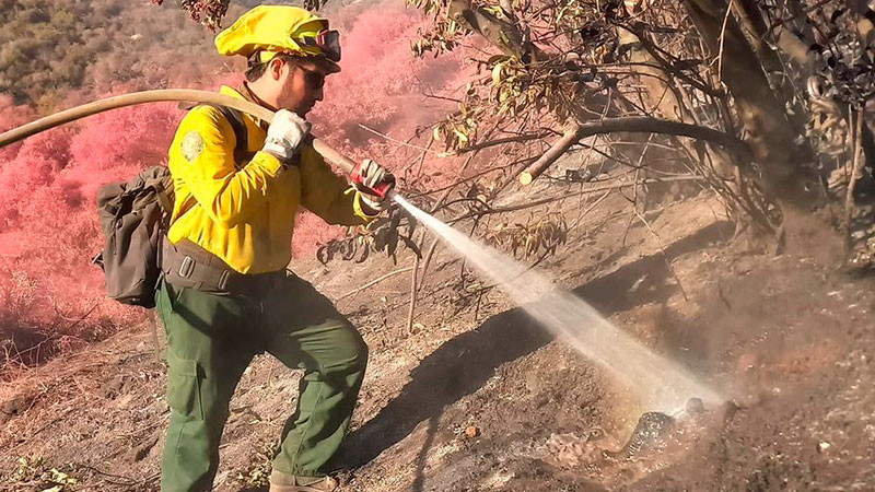 En California, la delegación mexicana realiza patrullajes de detección de puntos de calor y remoción de escombros 