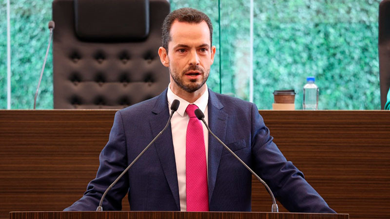 Ospital Carrera confía en que Congreso queretano de luz verde a ley que permita a padres elegir el orden de apellidos de sus hijos 