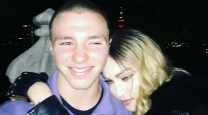 Rocco Ritchie, hijo de Madonna, fue detenido en Londres por posesión de mariguana 
