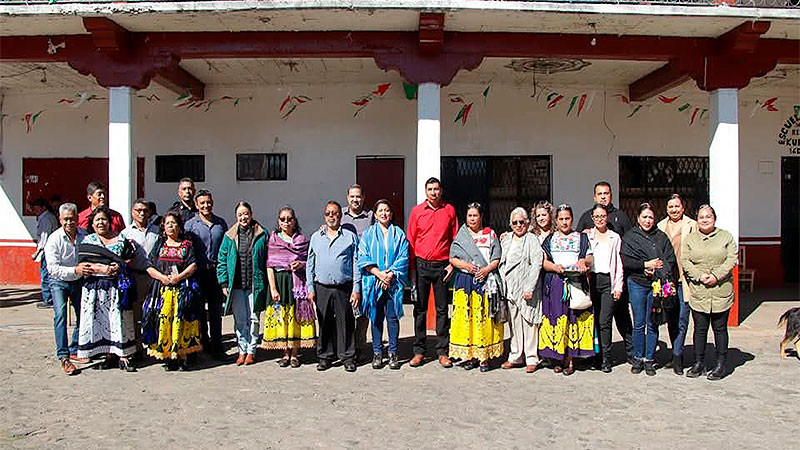 Fortalece Alma Mireya González lazos con la Comunidad Indígena de San Andrés Tziróndaro 