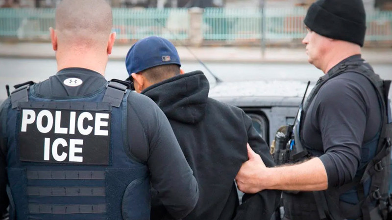 Primeras redadas de Trump dejan 538 migrantes detenidos y cientos de deportados 