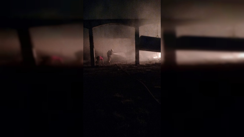 Adicta provoca incendio en bodega de Apatzingán, Michoacán  