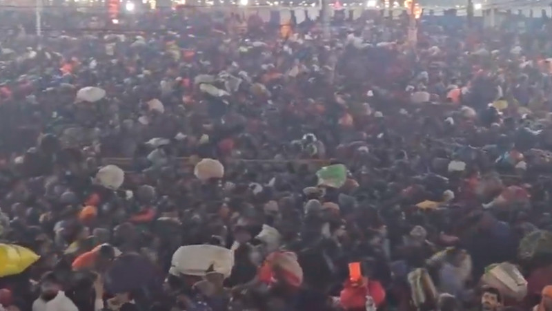 Al menos 30 muertos y 90 heridos tras estampida humana en India 