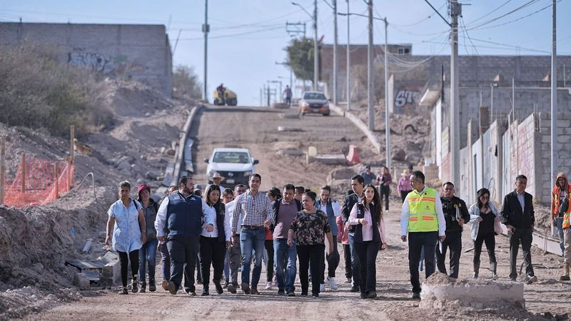 Supervisa Felifer Macías 12 urbanizaciones en colonias de la Delegación Epigmenio González en Querétaro 