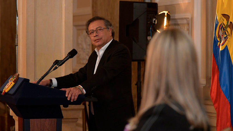 Petro pide a compatriotas con estatus irregular en EEUU que regresen a Colombia 