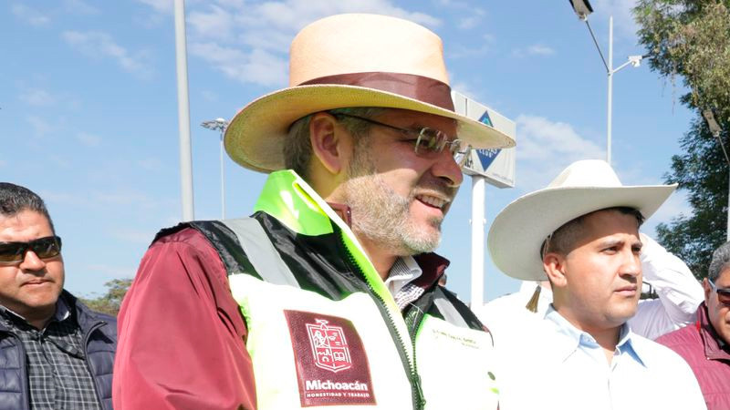 Avanza construcción del teleférico de Uruapan; Bedolla supervisa obra 