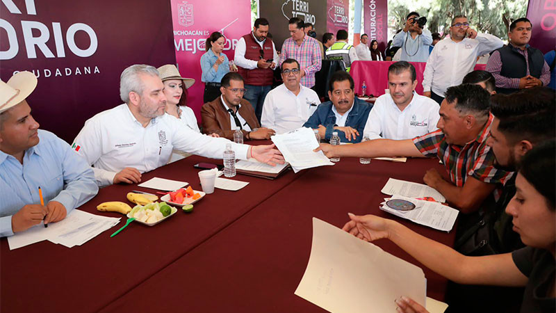 Audiencias públicas, sin distingo político: Bedolla 