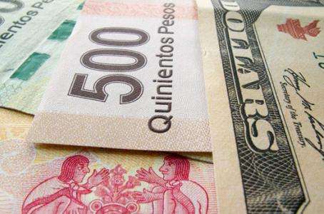 Dólar cierra la semana hasta en 21.10 pesos 