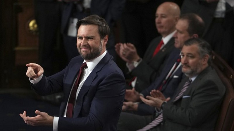 JD Vance califica de “pobre y triste” a México por no poder hacer nada contra el fentanilo 