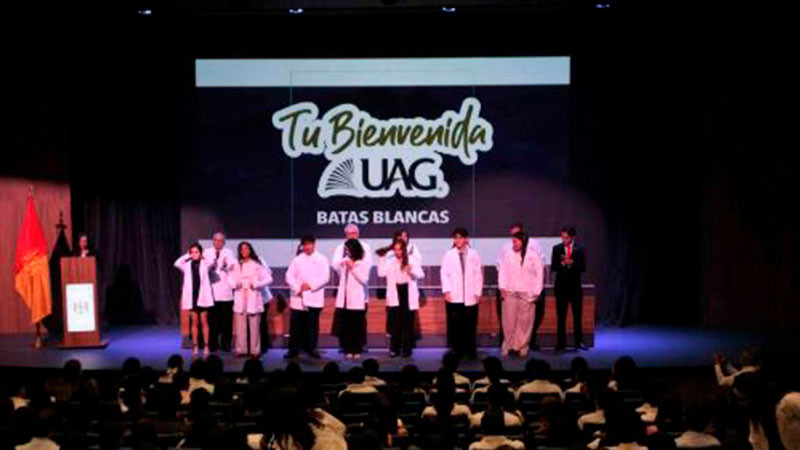 Nuevos estudiantes inician su formación médica en la Universidad Autónoma de Guadalajara  