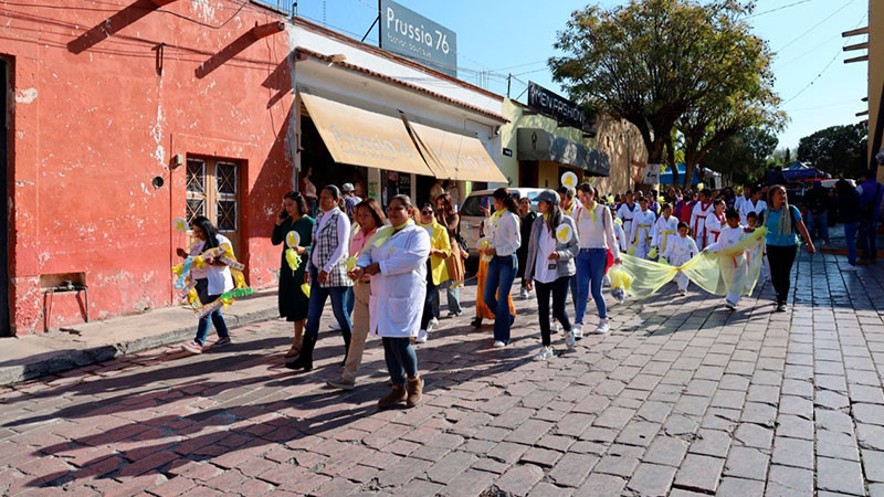 Con caminata concientizan a la población sobre la lucha contra el cáncer infantil en Colón, Querétaro
