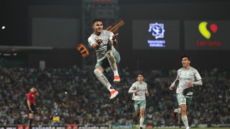Feyenoord anunció la contratación del delantero mexicano Stephano Carrillo 