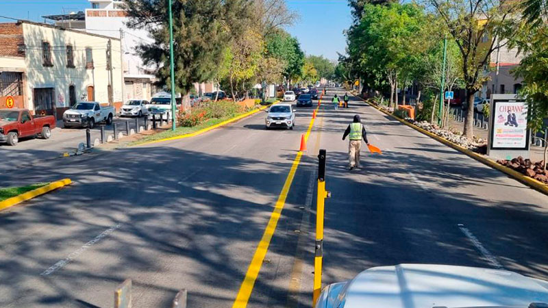 Gobierno de Morelia inicia balizamiento de Calzada Juárez para mejorar la seguridad vial 