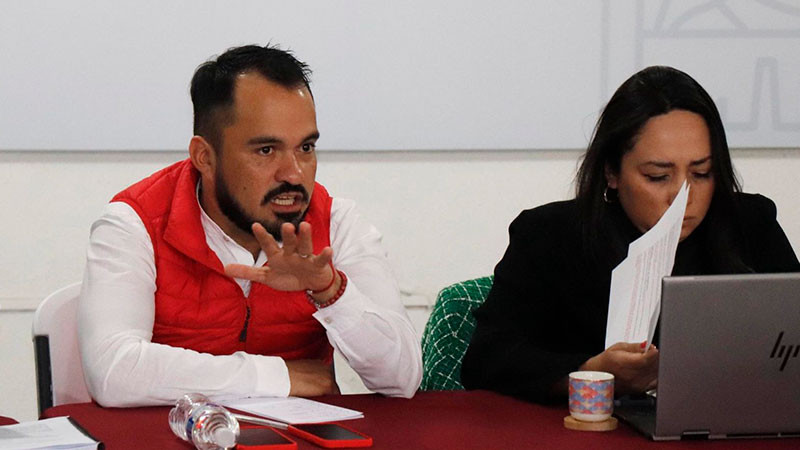 Hugo Rangel atiende demandas del sector transportista en Michoacán 