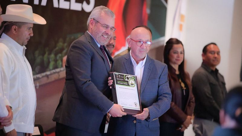 Bedolla entrega certificados ProForest Avocado a empacadoras de aguacate 