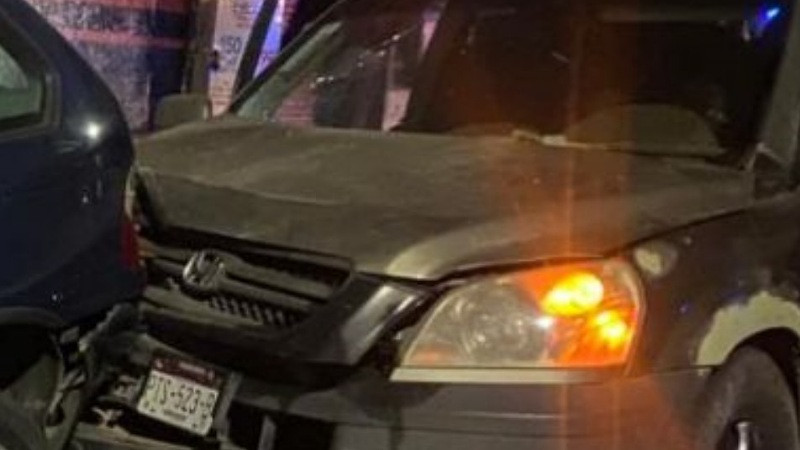 Balean a un conductor en Morelia, Michoacán, herido choca contra vehículo estacionado  