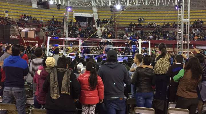 Público moreliano aplaudió y apoyó a sus ídolos de la Lucha Libre AAA - Foto 1 