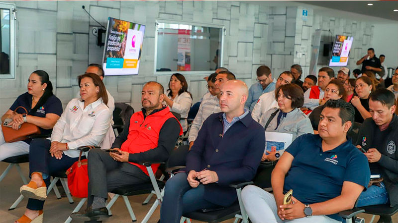 Adriana Vega Vázquez Mellado se reunió con representantes del sector turismo 