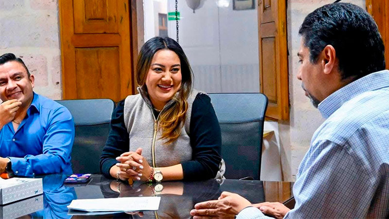 Gestiona Mónica Valdez financiamiento en Banobras obras para las y los zacapenses 