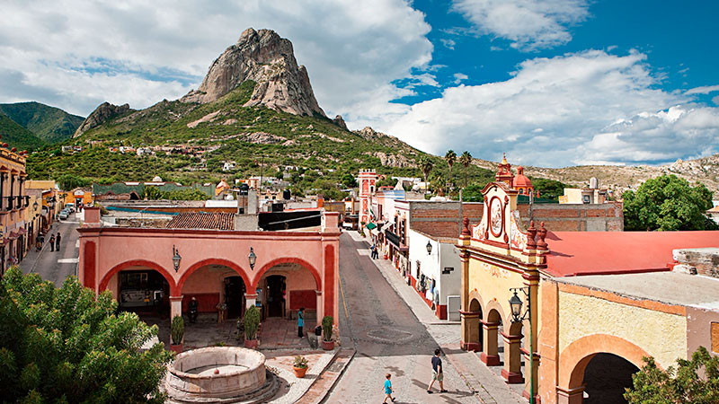 Anuncian festejos por el 20 aniversario del nombramiento de Bernal como Pueblo Mágico 