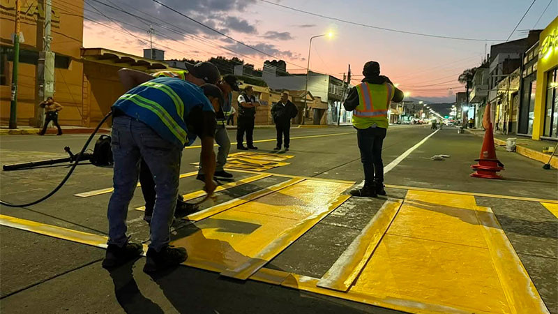 Avanzan trabajos de balizamiento en Zacapu, habrá mayor seguridad vial: Mónica Valdez 