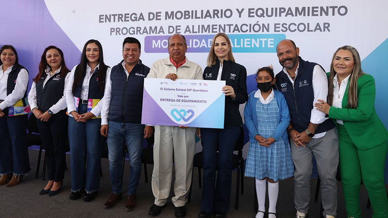 Entregó Car Herrera equipamiento para aulas cocina escolares de Querétaro 